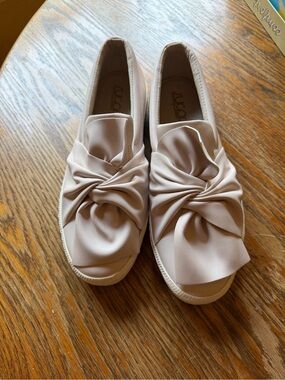 Sugar Knot-Detail Slip-On Flats in Light Beige